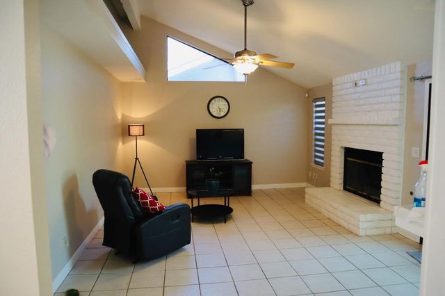 6296 N Lodi Avenue, Fresno, CA 93722