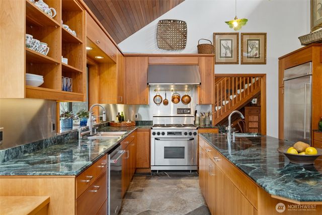 121 Fairway Place, Sequim, WA 98382
