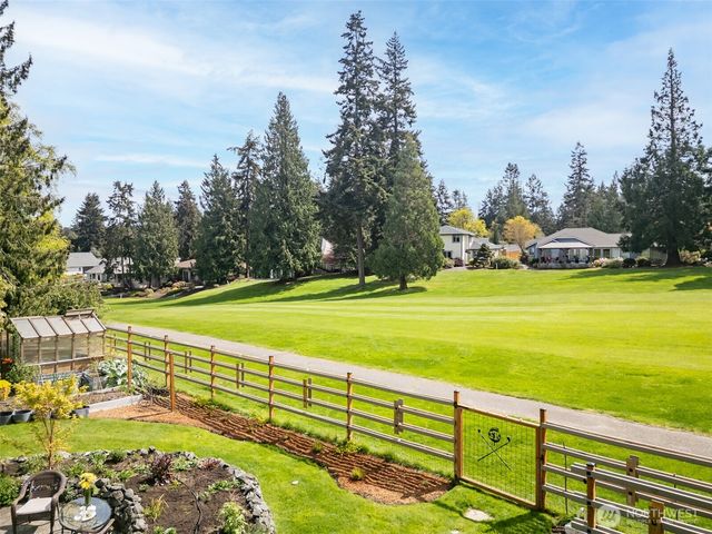 121 Fairway Place, Sequim, WA 98382