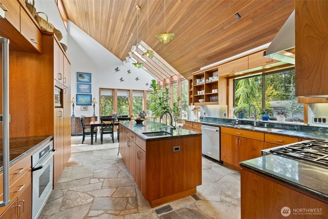 121 Fairway Place, Sequim, WA 98382