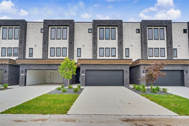 2722 Fleur Drive 15, Des Moines, IA 50321