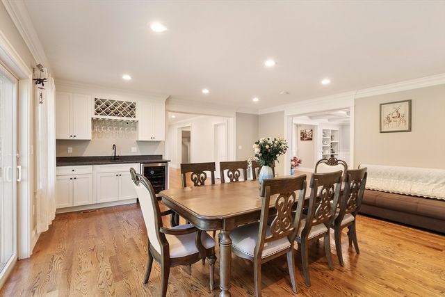24 Dogwood Ln, Needham, MA 02492