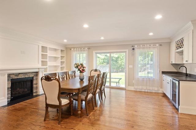 24 Dogwood Ln, Needham, MA 02492
