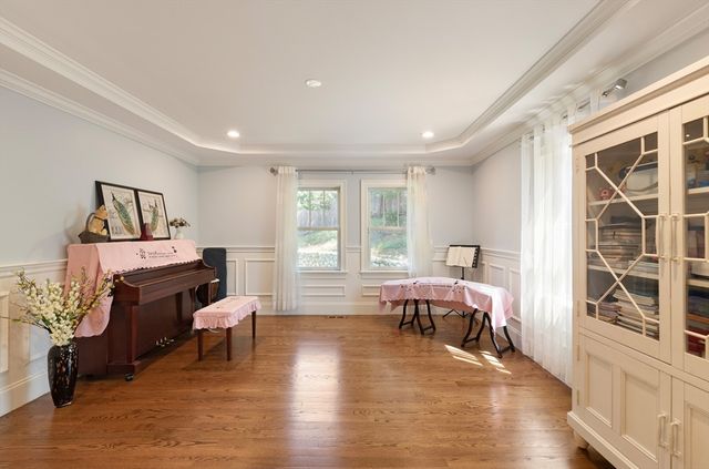 24 Dogwood Ln, Needham, MA 02492