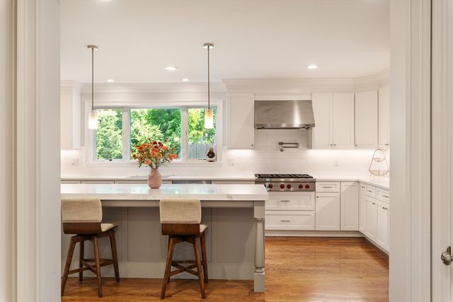24 Dogwood Ln, Needham, MA 02492
