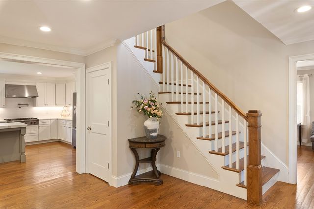 24 Dogwood Ln, Needham, MA 02492