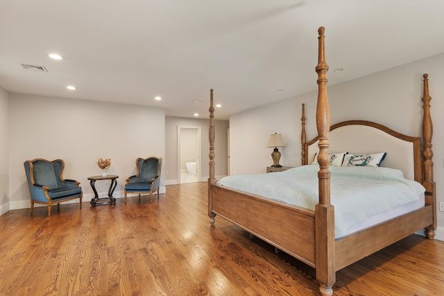 24 Dogwood Ln, Needham, MA 02492