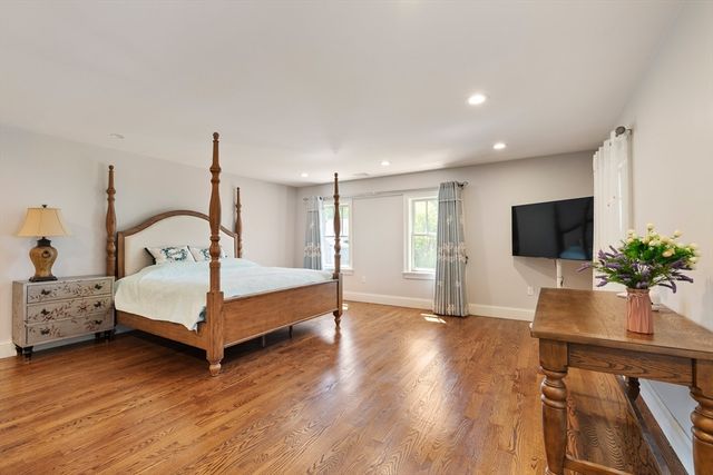 24 Dogwood Ln, Needham, MA 02492