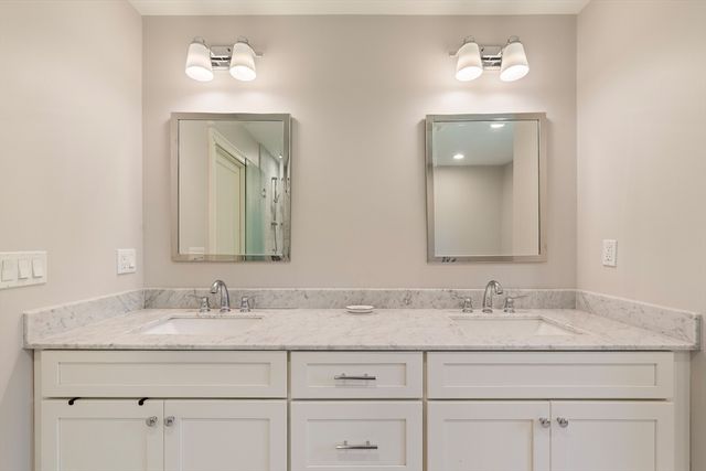 24 Dogwood Ln, Needham, MA 02492