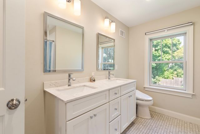 24 Dogwood Ln, Needham, MA 02492