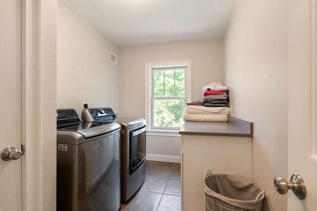 24 Dogwood Ln, Needham, MA 02492