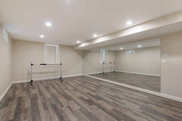 24 Dogwood Ln, Needham, MA 02492