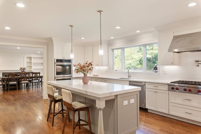 24 Dogwood Ln, Needham, MA 02492