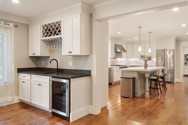 24 Dogwood Ln, Needham, MA 02492
