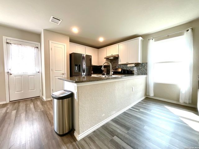 5902 Larkspur Valley, San Antonio, TX 78218