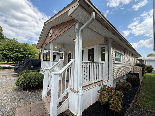 4368 Riverbank Run, Hiawassee, GA 30546