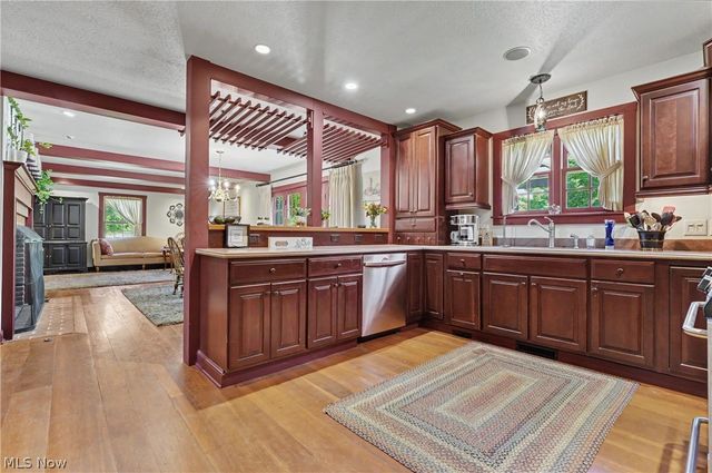 4622 Beechwood Avenue NE, Paris, OH 44669