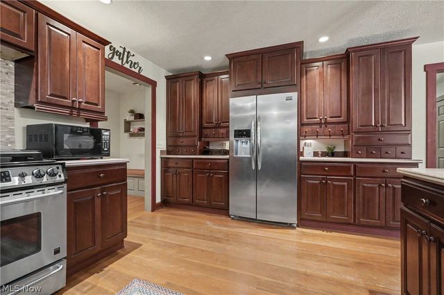4622 Beechwood Avenue NE, Paris, OH 44669