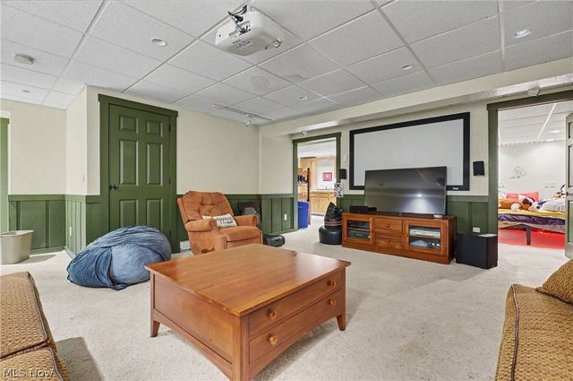 4622 Beechwood Avenue NE, Paris, OH 44669