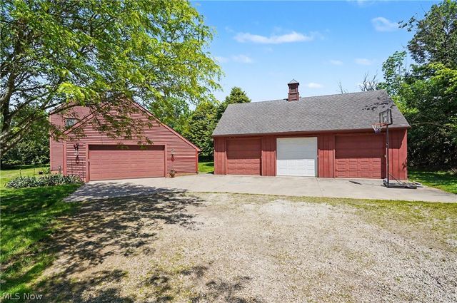 4622 Beechwood Avenue NE, Paris, OH 44669