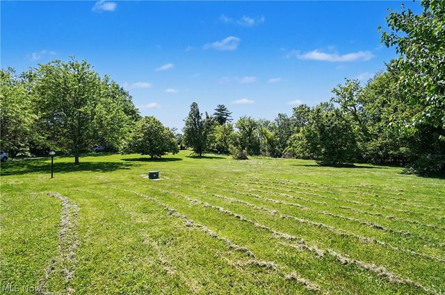 4622 Beechwood Avenue NE, Paris, OH 44669