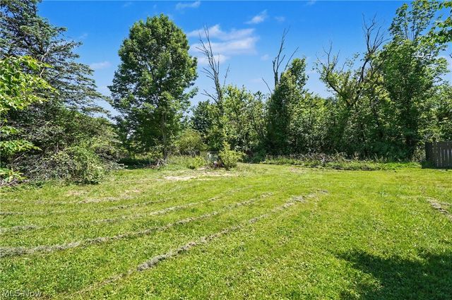 4622 Beechwood Avenue NE, Paris, OH 44669