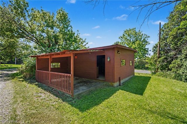 4622 Beechwood Avenue NE, Paris, OH 44669