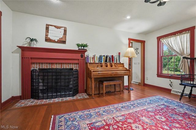 4622 Beechwood Avenue NE, Paris, OH 44669