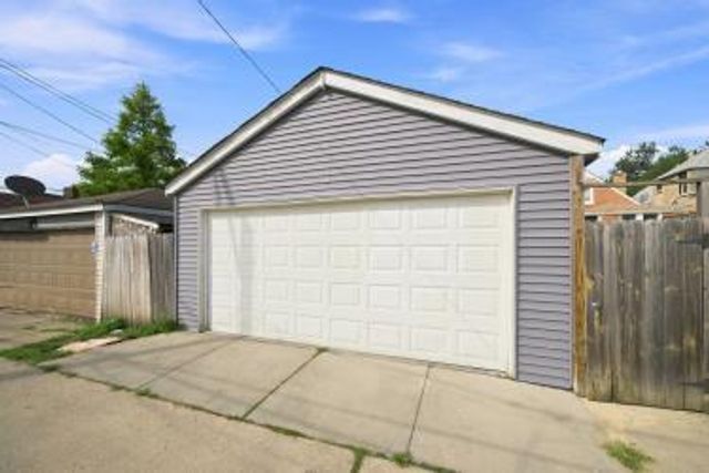 2421 N Marmora Avenue, Chicago, IL 60639