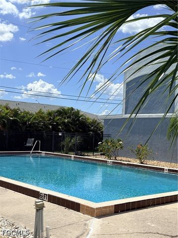 4520 SW 8th PL 4, Cape Coral, FL 33914