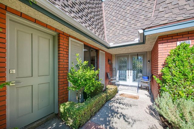 2806 W Kensington Lane, Fresno, CA 93711