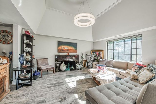 2806 W Kensington Lane, Fresno, CA 93711