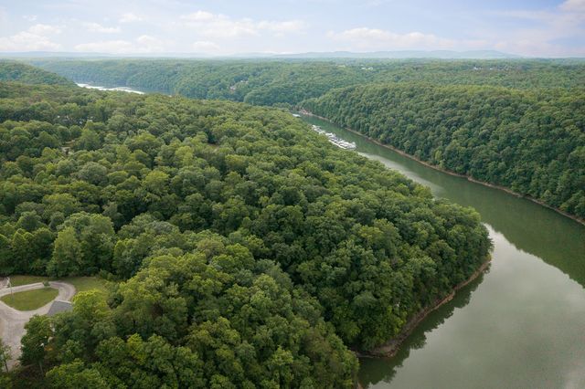 222 Witherspoon Dr, Smithville, TN 37166