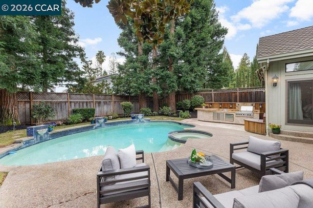 1239 Whispering Oaks Dr, Danville, CA 94506