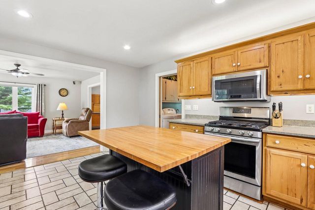 S17W32648 Mickle ROAD, Delafield, WI 53018