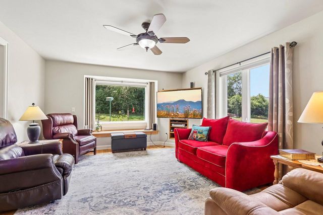 S17W32648 Mickle ROAD, Delafield, WI 53018