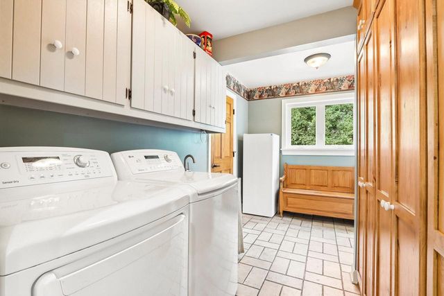S17W32648 Mickle ROAD, Delafield, WI 53018