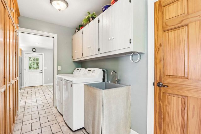 S17W32648 Mickle ROAD, Delafield, WI 53018