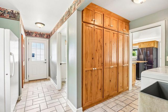 S17W32648 Mickle ROAD, Delafield, WI 53018