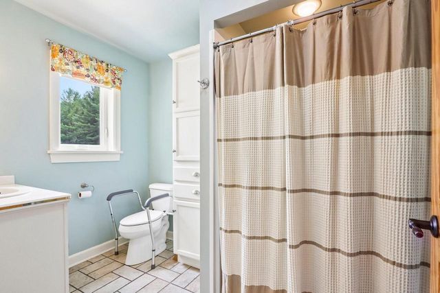 S17W32648 Mickle ROAD, Delafield, WI 53018