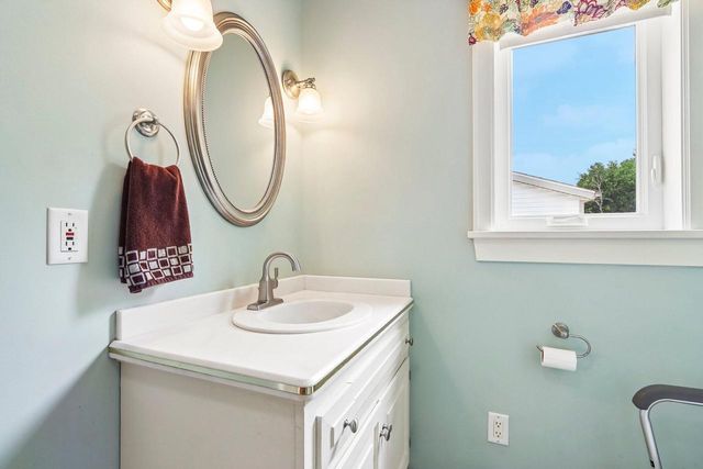S17W32648 Mickle ROAD, Delafield, WI 53018
