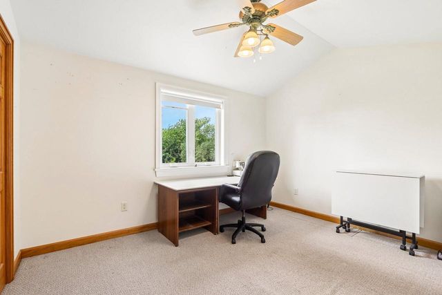 S17W32648 Mickle ROAD, Delafield, WI 53018