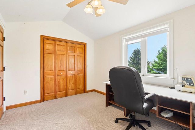 S17W32648 Mickle ROAD, Delafield, WI 53018