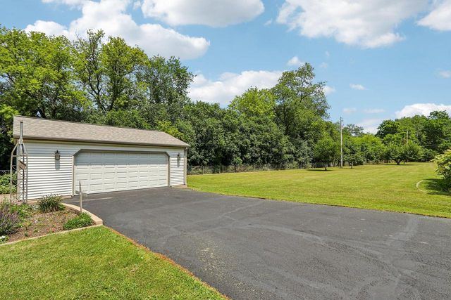 S17W32648 Mickle ROAD, Delafield, WI 53018