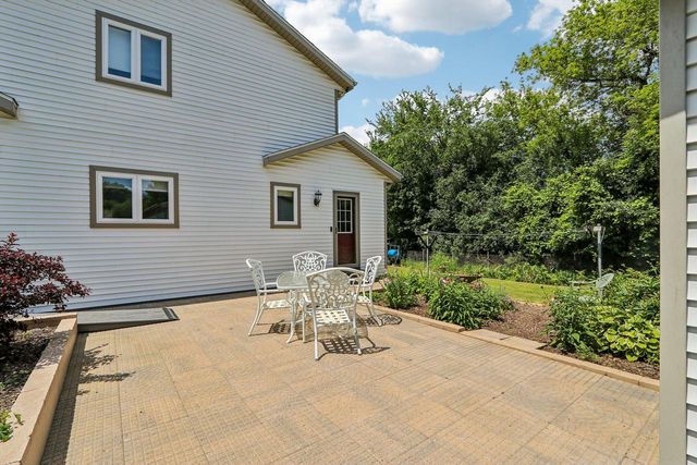 S17W32648 Mickle ROAD, Delafield, WI 53018