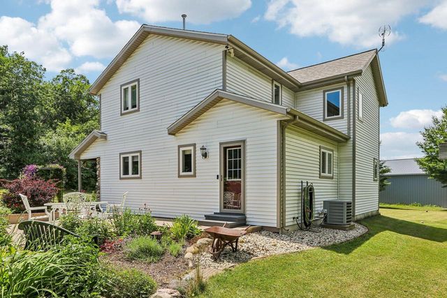 S17W32648 Mickle ROAD, Delafield, WI 53018
