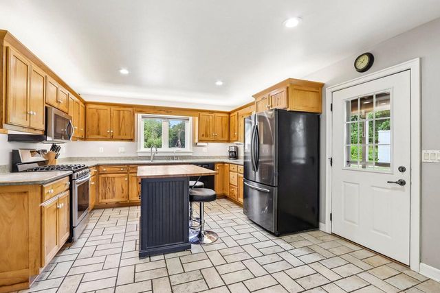 S17W32648 Mickle ROAD, Delafield, WI 53018