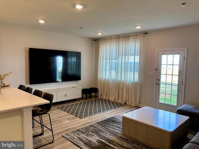 1237 MARTIN ROAD, Breinigsville, PA 18031