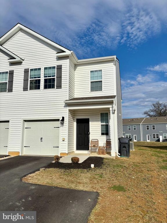 1237 MARTIN ROAD, Breinigsville, PA 18031