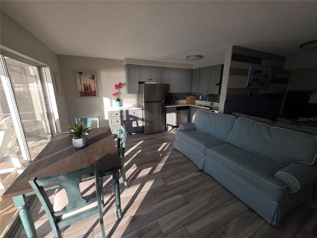 2566 GARY CIRCLE 5, Dunedin, FL 34698